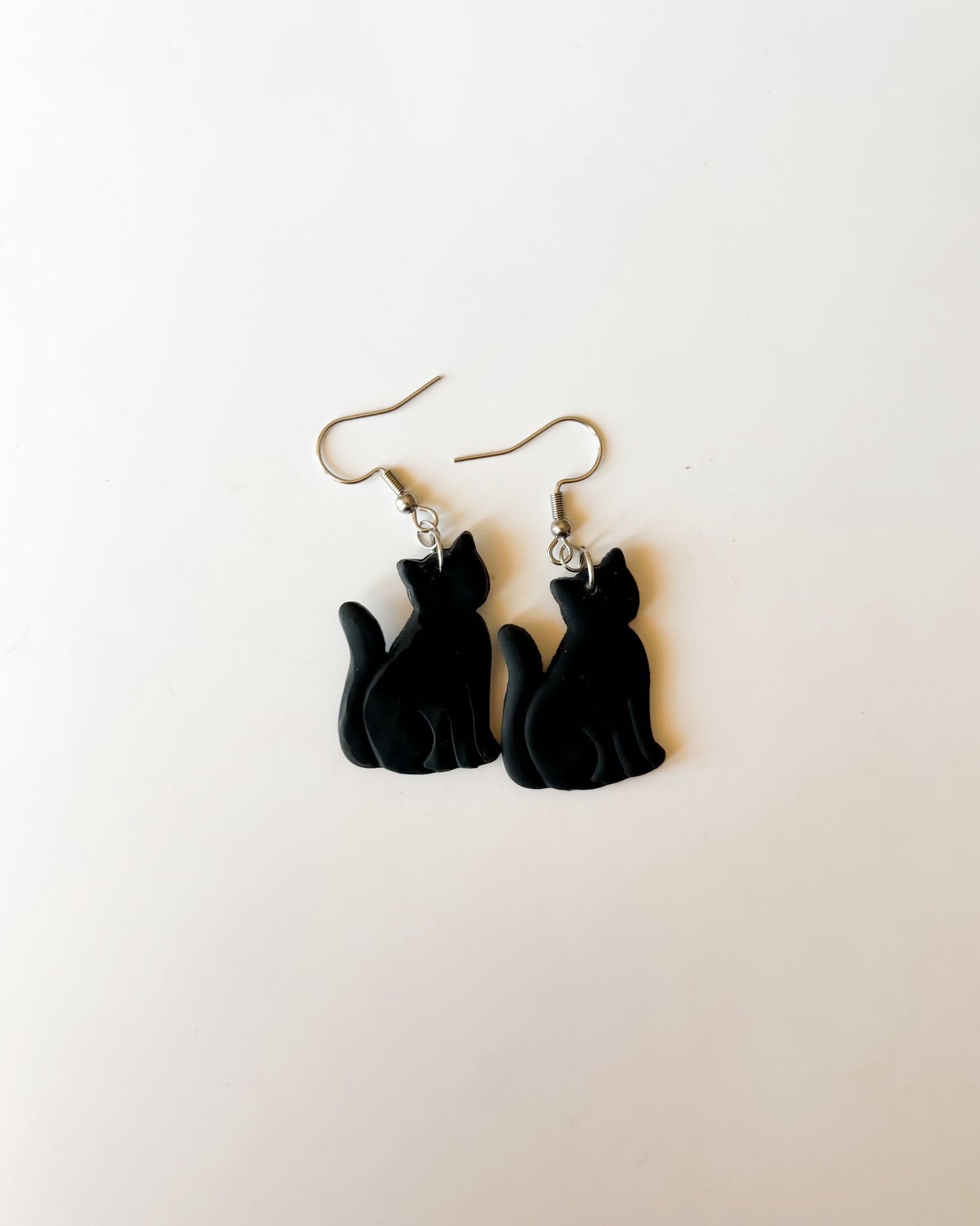 Brincos gato preto