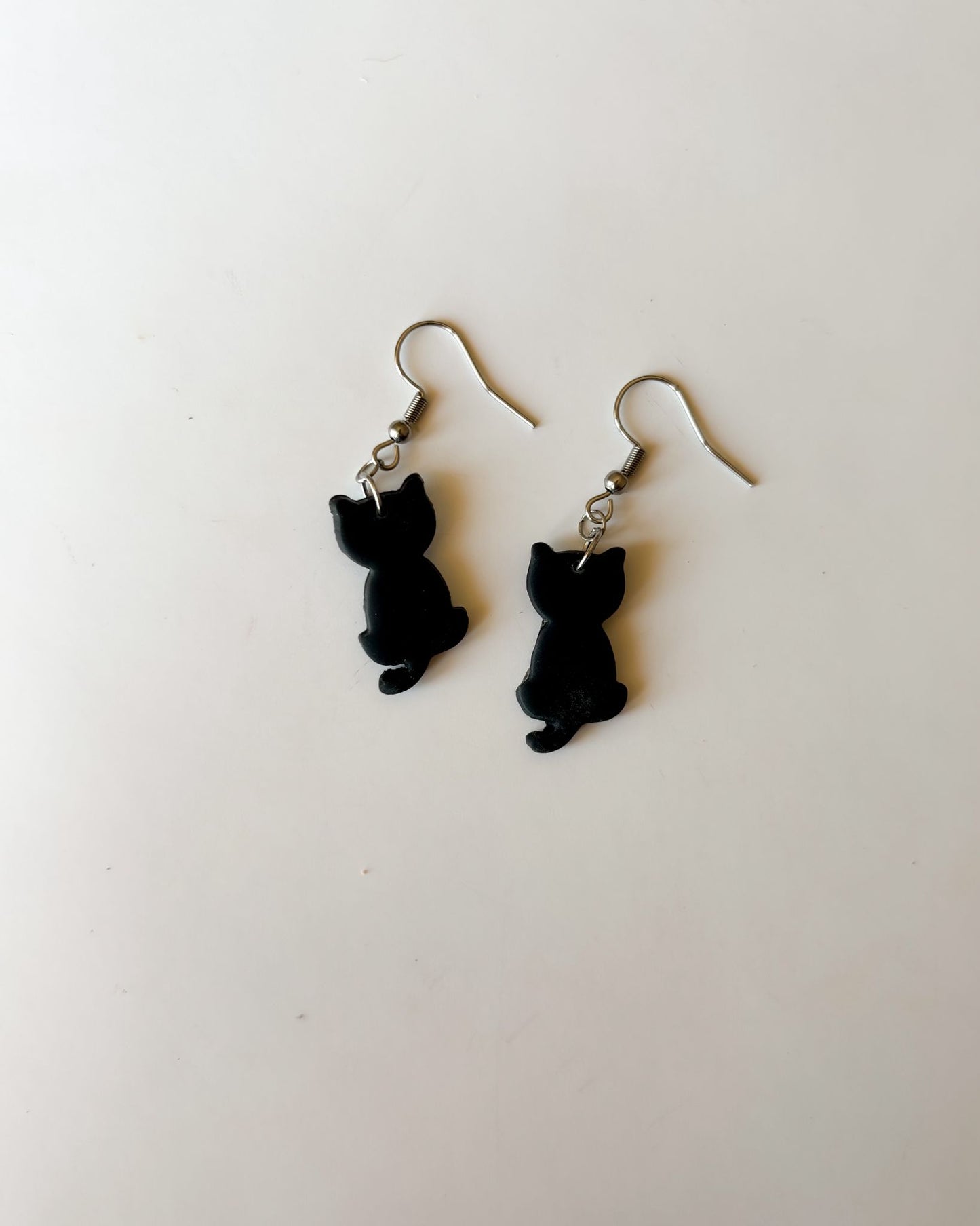 Brincos gato preto
